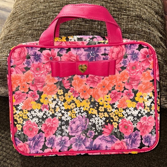 Betsey Johnson Floral Pink Top Handle Weekender Bag NWT - Picture 1 of 17